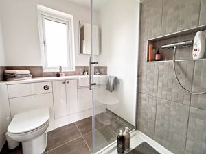 En-suite- click for photo gallery